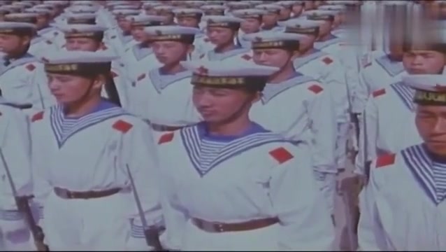 [图]1981年华北大阅兵，首长检阅三军高清视频 人民子弟兵威武雄