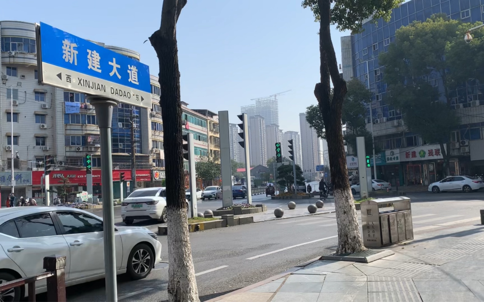 江西南昌:长堎花果山路与新建大道交叉口附近街景随手拍