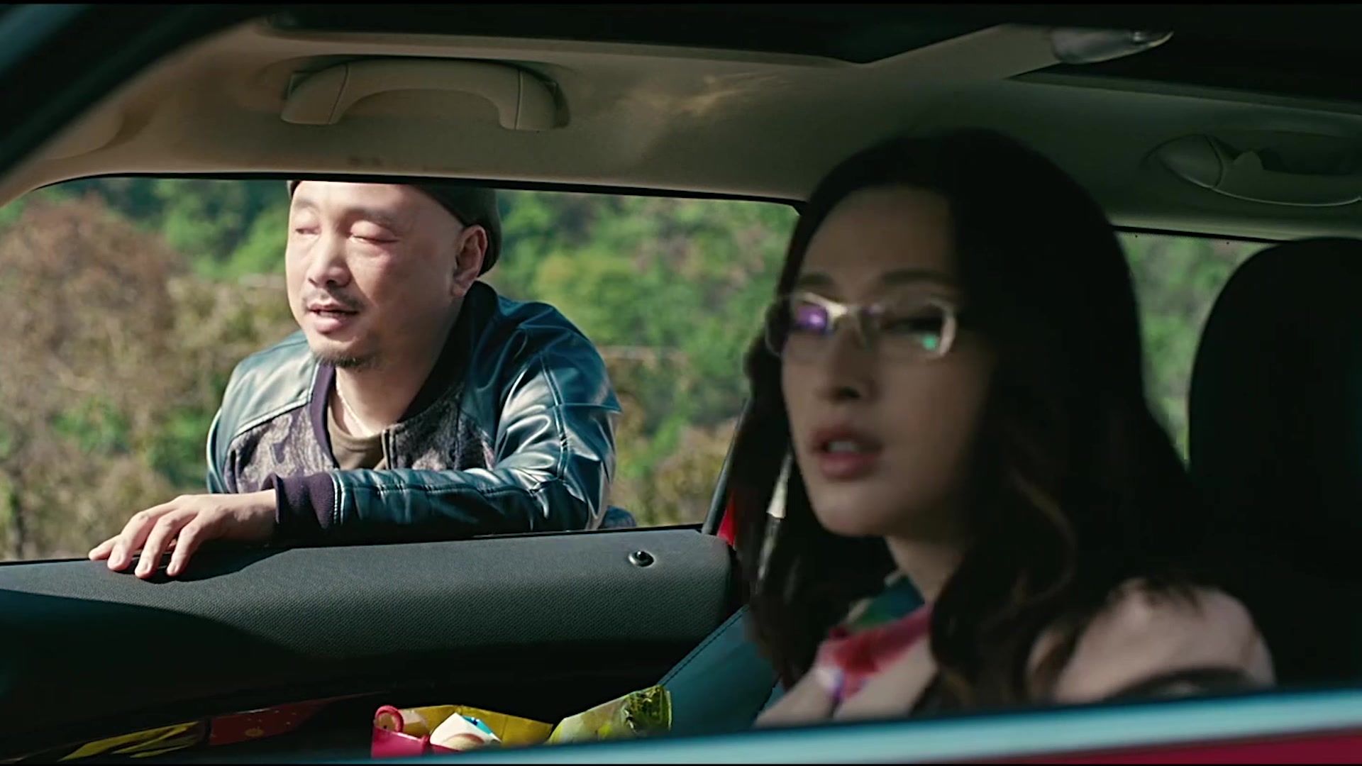 心花怒放:撩妹的超神境界,男子为了和美女搭讪竟忍痛扎针,最后还说