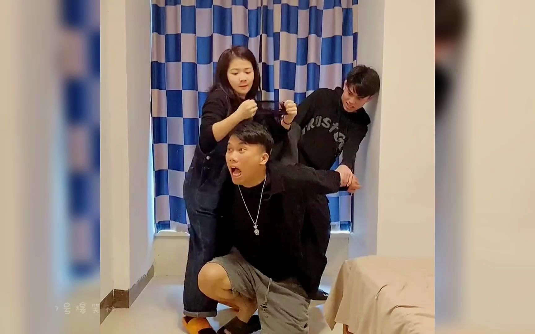 盘点泰哥倒霉日常:老弟套路太深,泰哥防不胜防,太惨了!