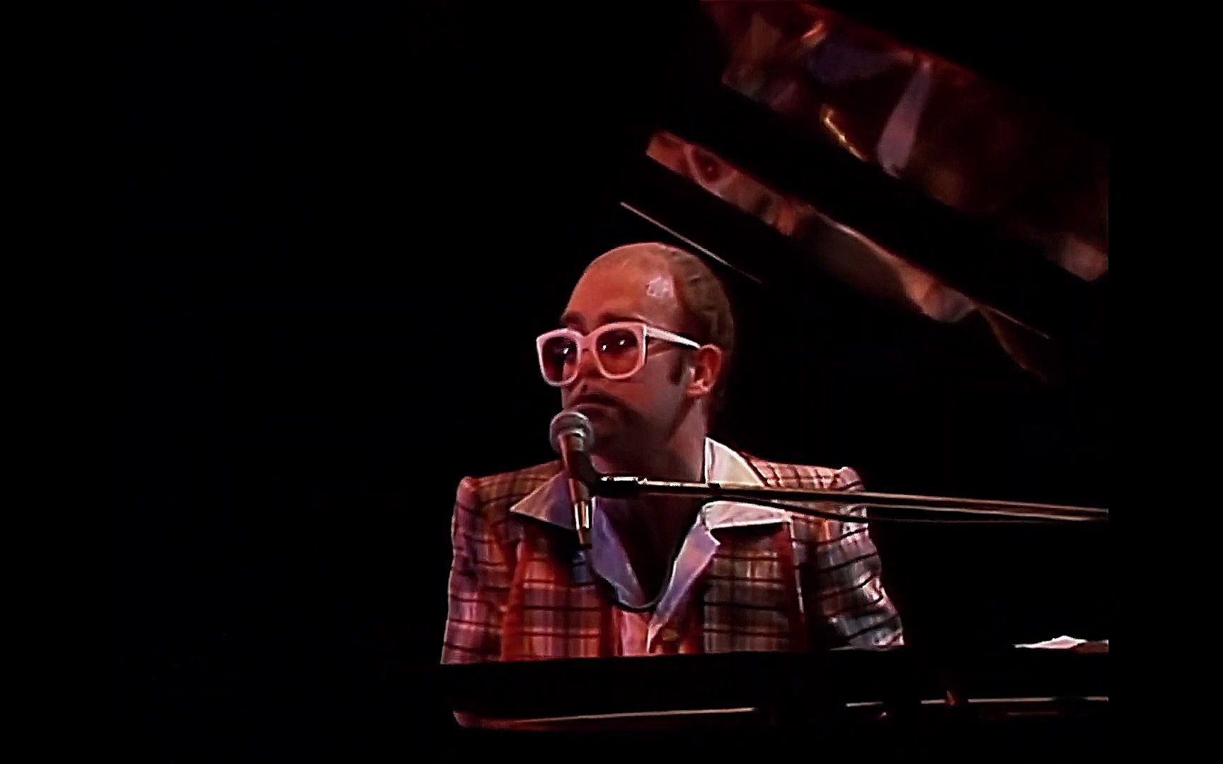 [图]【Elton John】Candle in the Wind 1976年Playhouse Theatre现场高清重置版