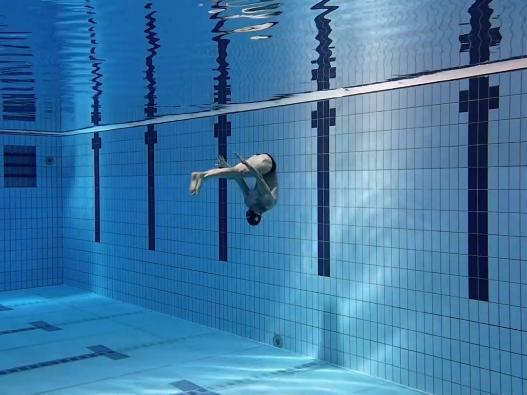 水下视角游泳翻转式转身动作欣赏!感受一下丝滑瞬间!