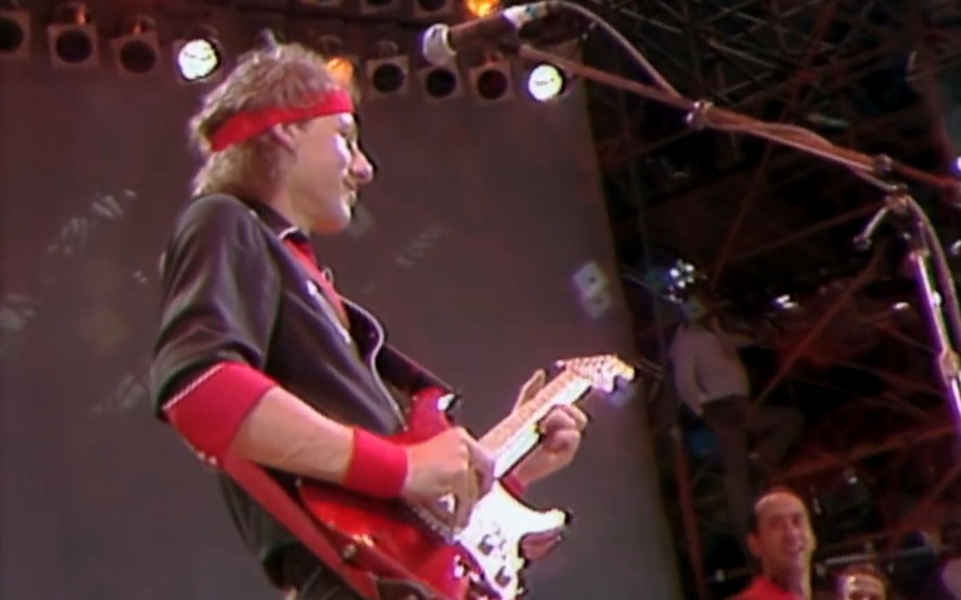 [图]Dire Straits - Sultans Of Swing (Live Aid 1985 Mark Knopfler) 中英字幕 1080P