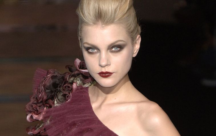 [图]【@Karolina-Kurkova】后台花絮- Valentino Haute Couture Fall Winter 2006