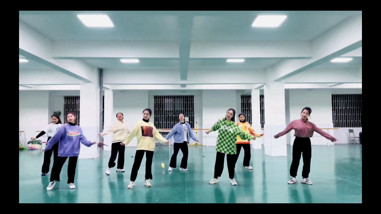 《青苹果乐园》简单舞蹈,容易排练,演出效果好