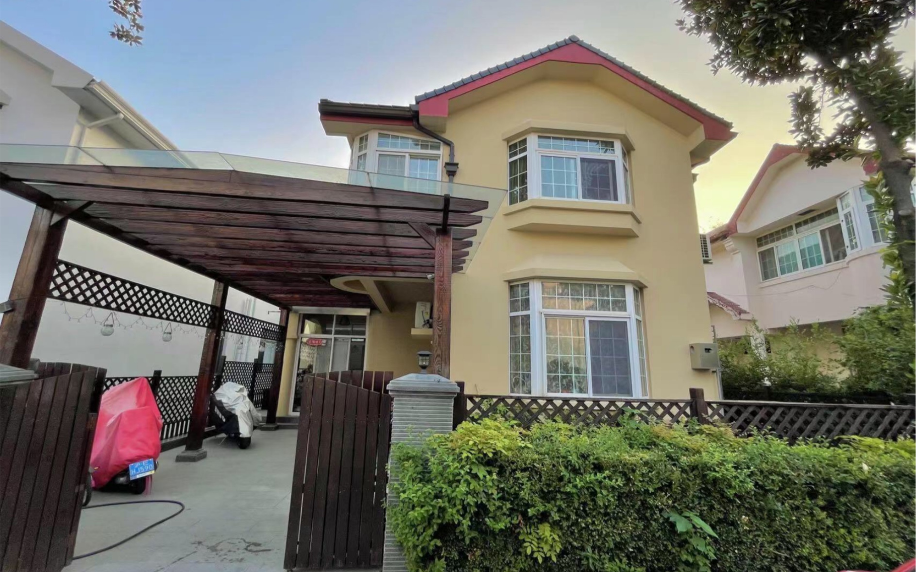 编号35#大虹桥徐泾别墅区夏都小镇内独栋别墅,新虹桥亚洲花园2000以内