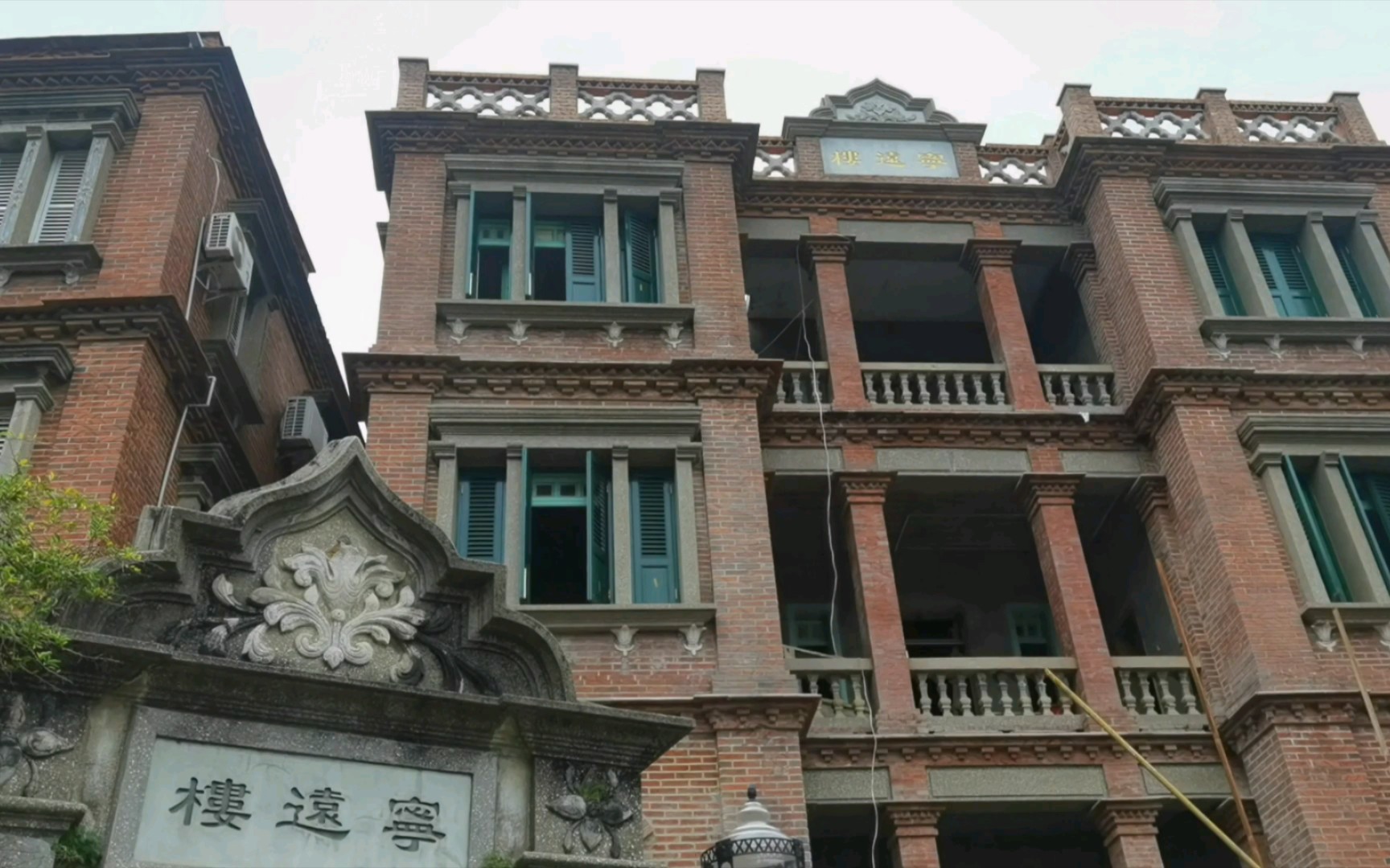 活动作品逛泉州路尝岛上小吃赏盛放的羊蹄甲花