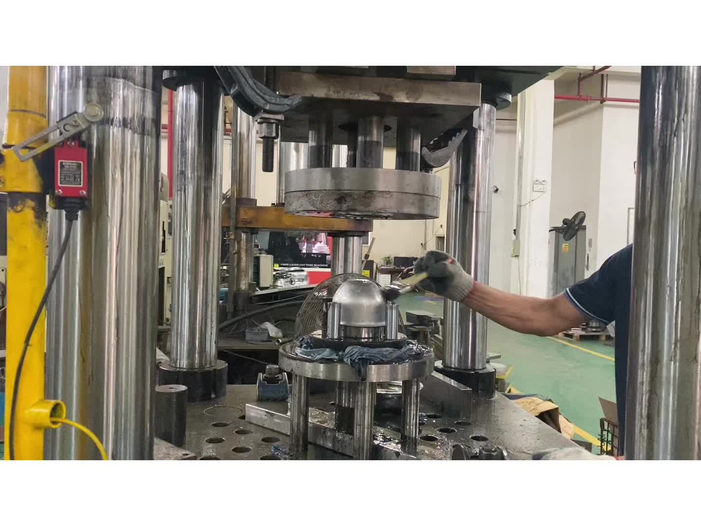 鹏丰精密-大型拉伸-钣金外壳加工厂