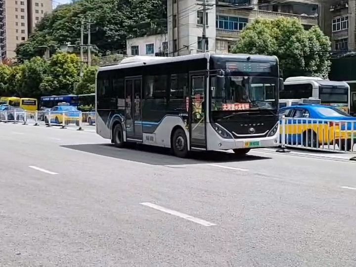 六盘水公交l1路宇通公交车