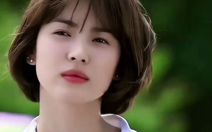 白衬衫可盐可甜的乔妹!#宋慧乔 #盛世美颜