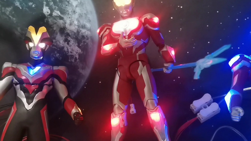 银河奥特曼shf全身变色加灯发光展示(这才是台灯!