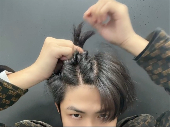 男生编发简直太酷了。