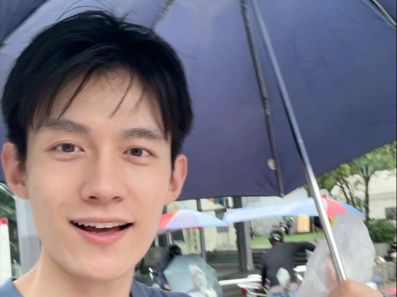 在大学当老师最幸福的事,没课就逃离校园~-高瘦Dd-高瘦Dd-哔哩哔哩视频