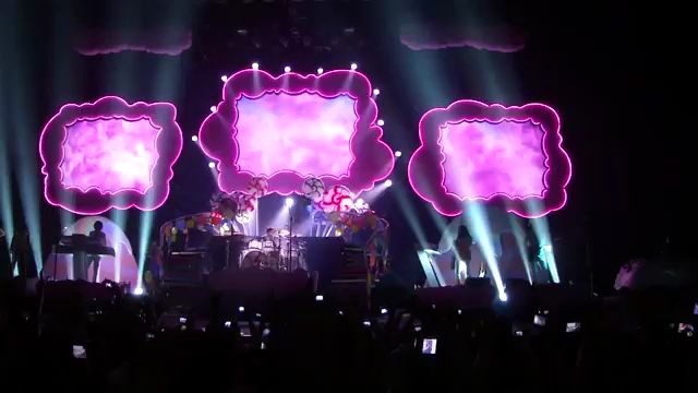 [图]Katy Perry - Intro & Teenage Dream -The California Dream Tour