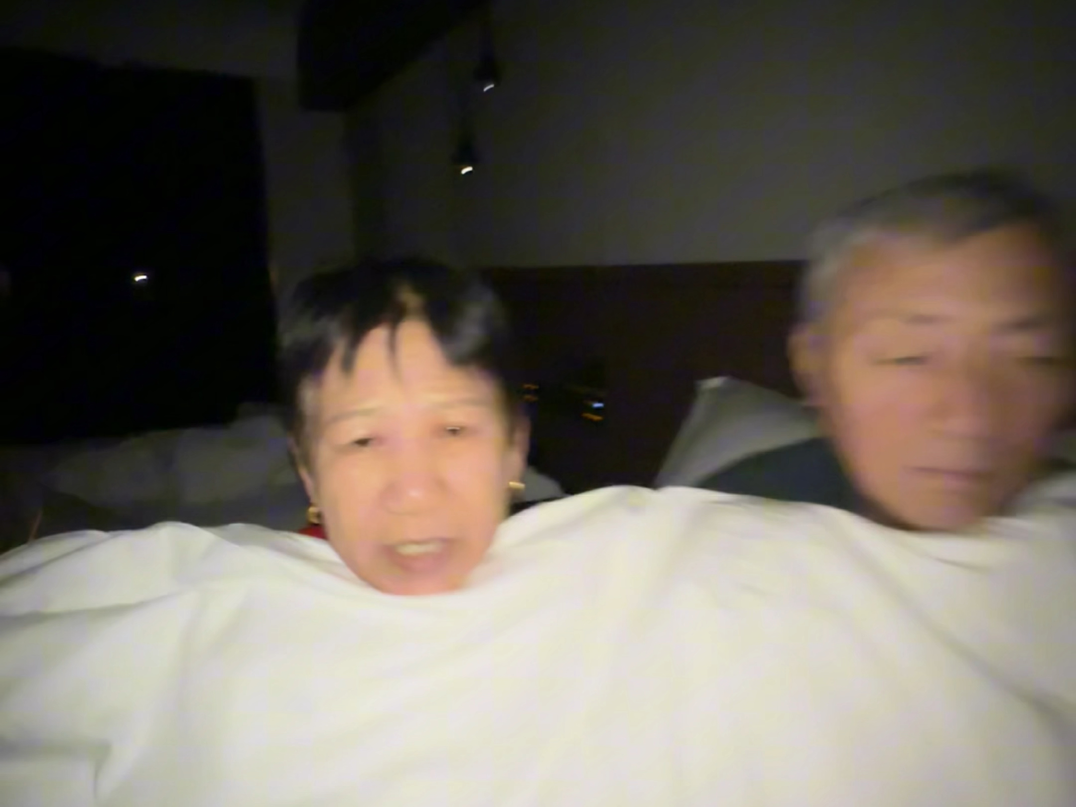 有人偷听你打电话时