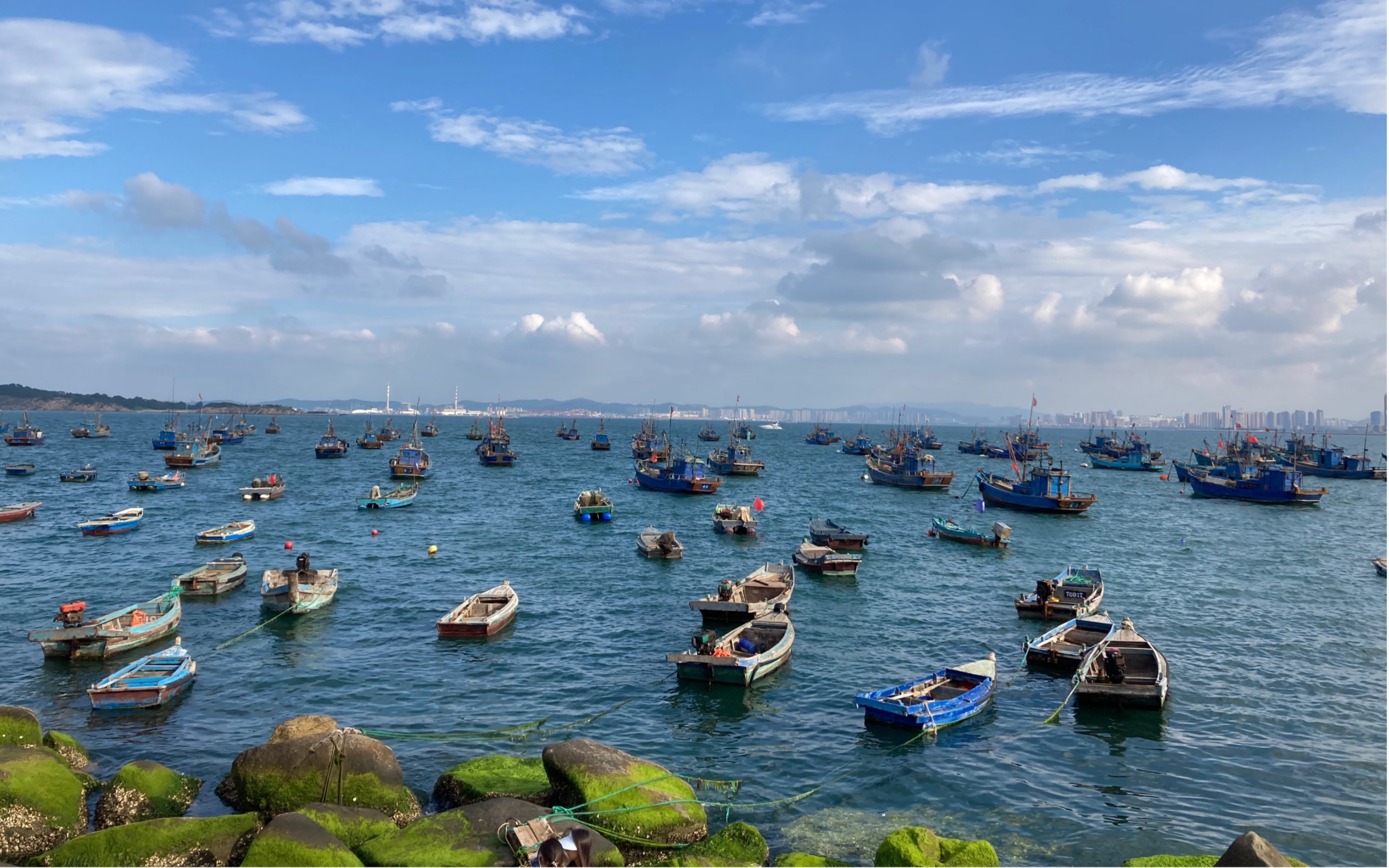 21 海源公园,休渔期停在海边的渔船也是一道风景,大海怎么看都看不够