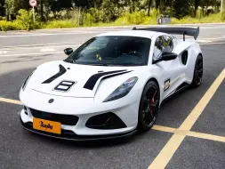 Descargar video: 路特斯Lotus Emira改装GT4干碳纤维包围套件