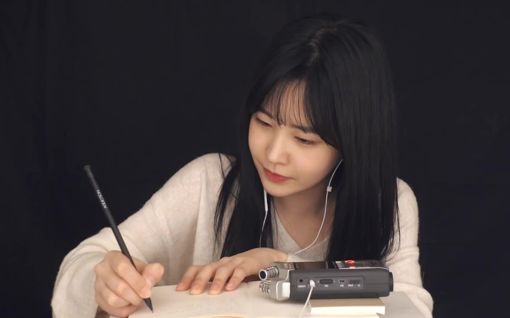 【ouvir】安眠向---asmr  -边写边笑  到底写的什么呢?