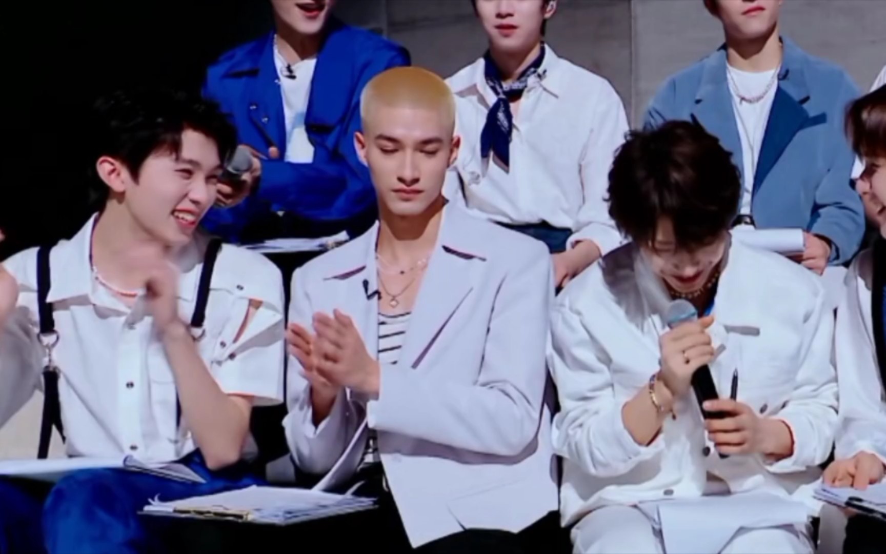 《大岛格格》山上的笋都被你俩夺完了,互怼可还行