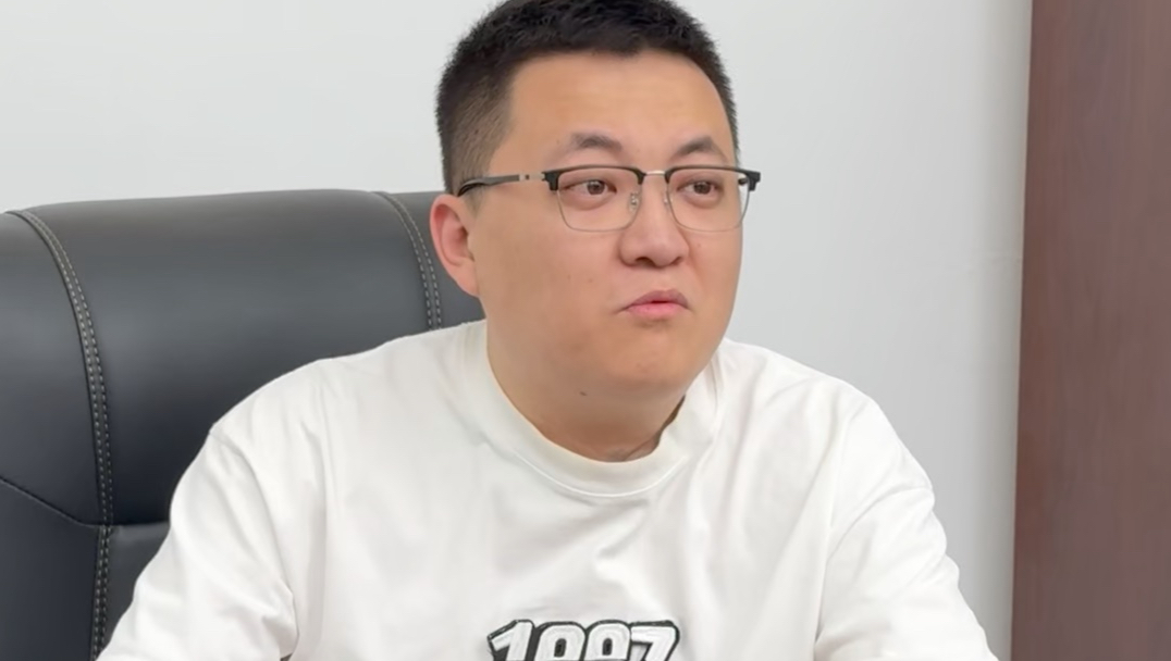 当欺负过你的老师，成为了你的下属……哈哈哈