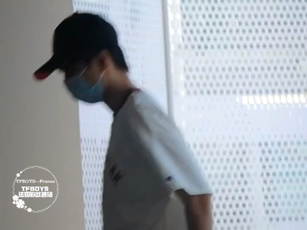 【王俊凯】带着吉他出发长沙,明天舞台上弹唱彩虹一下子就有了画面感!