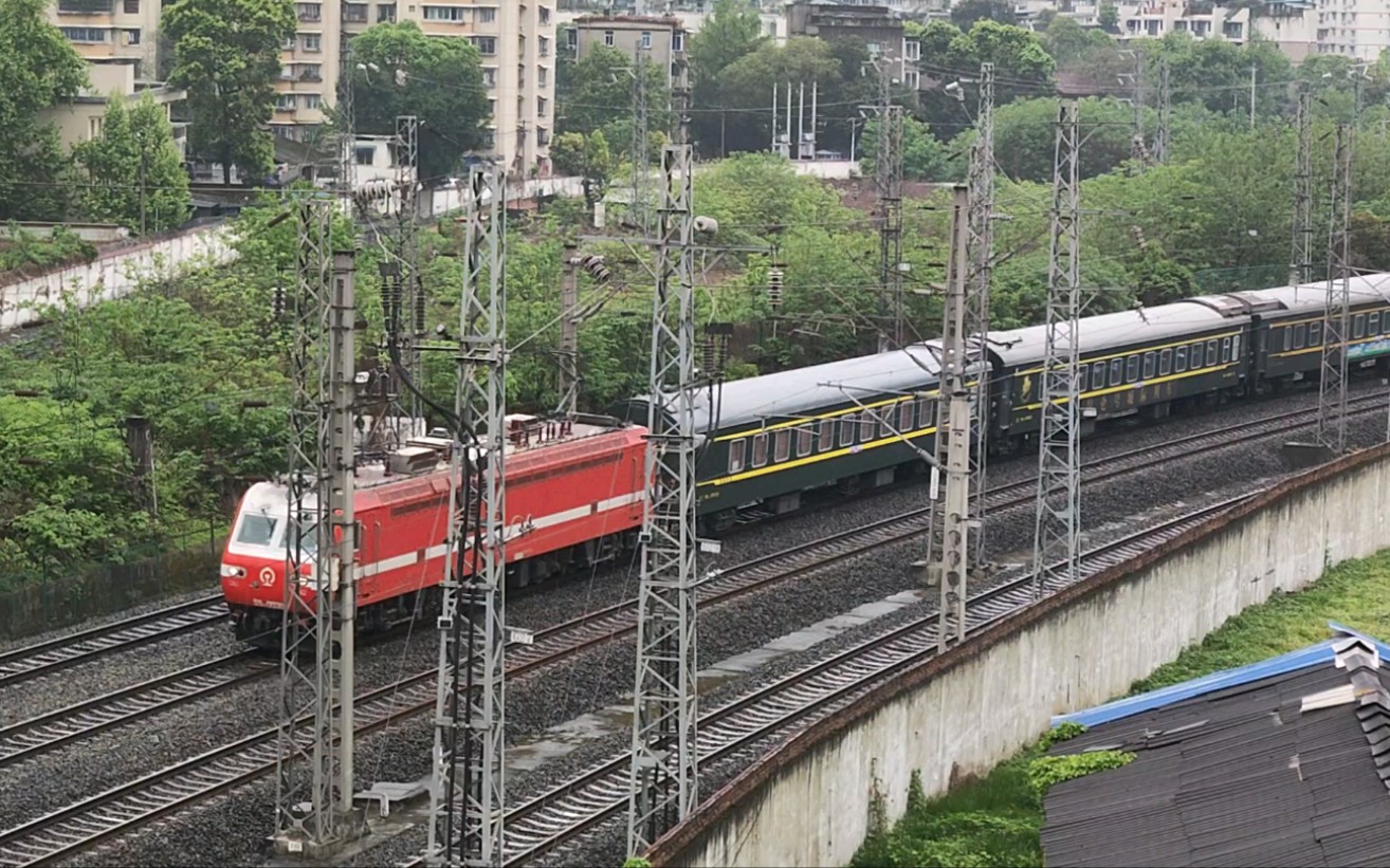 拍车日记k1057西宁至成都尾部附挂成都局轨检wx25t999515沿宝成铁路