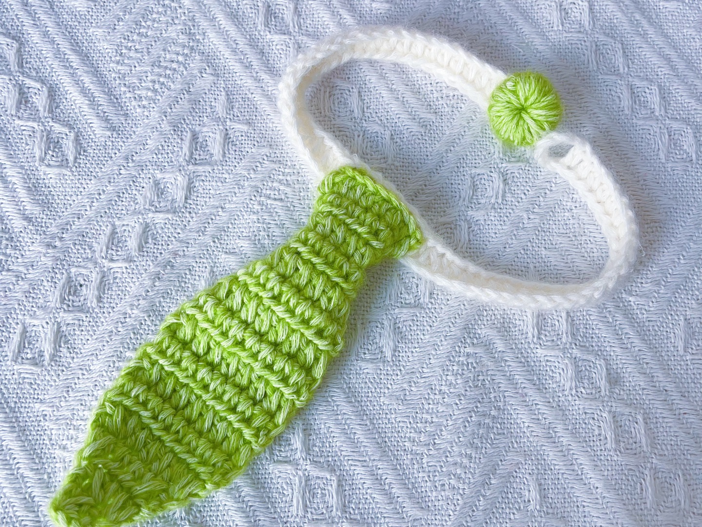 今天钩织这款《领带项圈》吧,快给你的毛孩子安排上吧