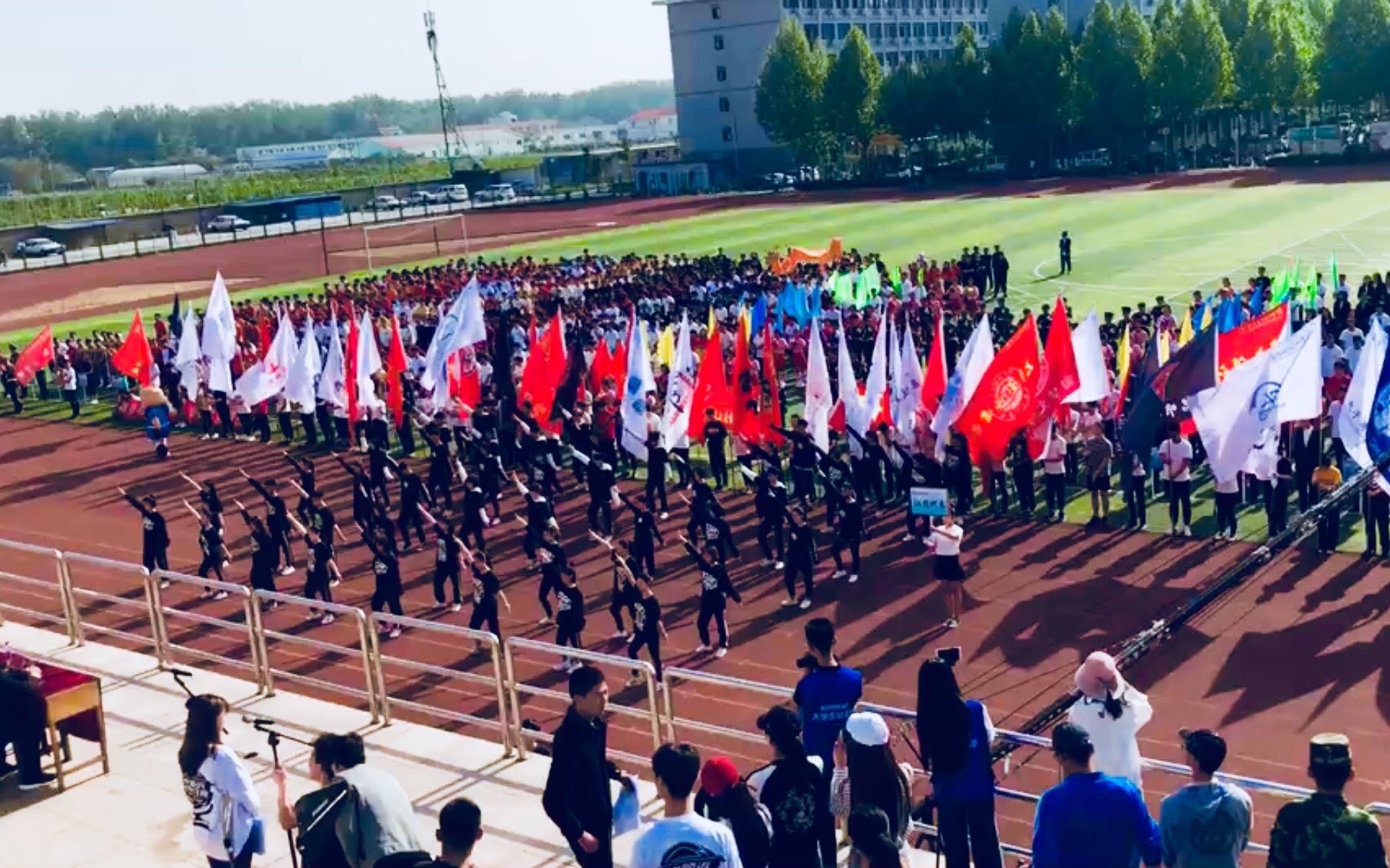 [图]运动会上优质海草舞+鹿晗开车舞，海草海草海草~