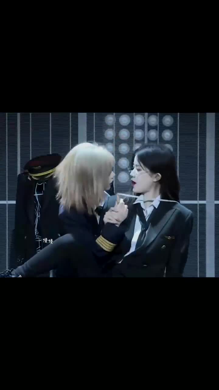 塞纳河cp 在女团磕bl