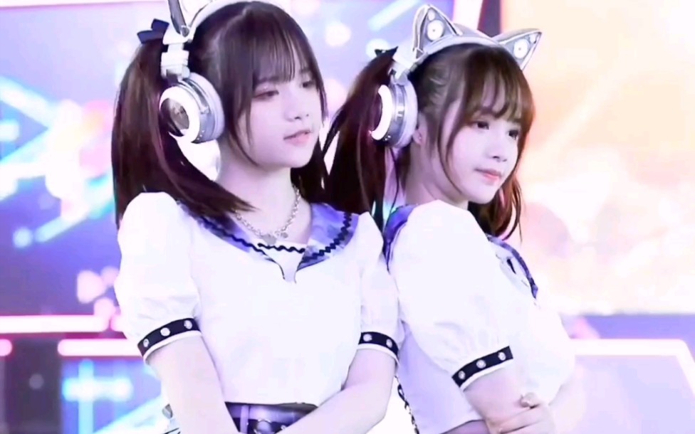 漫展上的jk双胞胎姐妹花_哔哩哔哩_bilibili