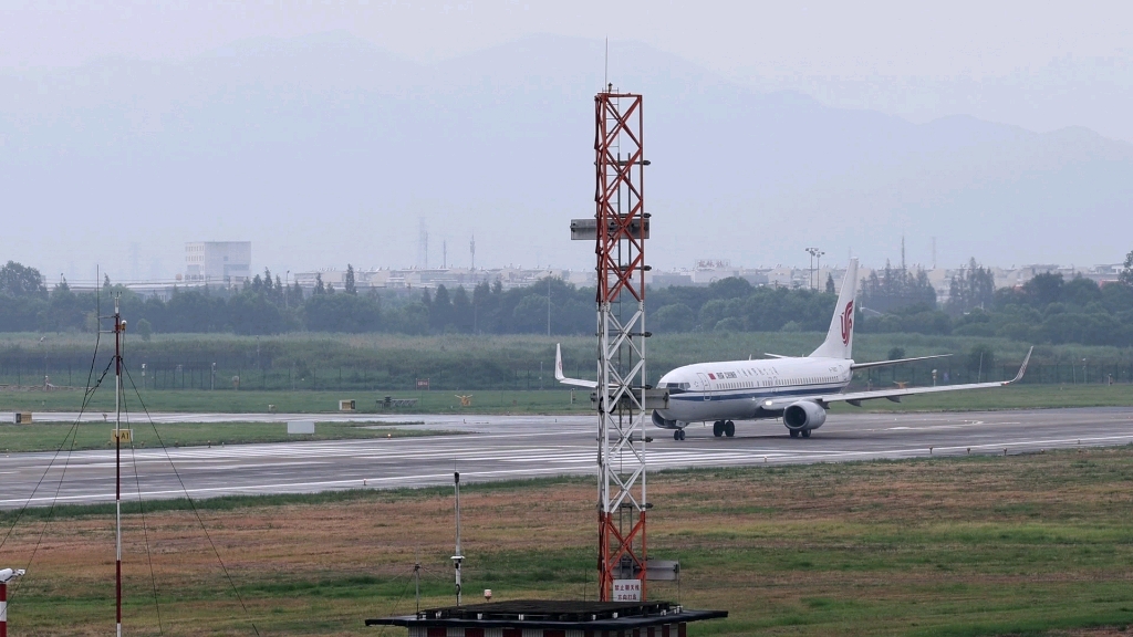 国航波音737-800起飞