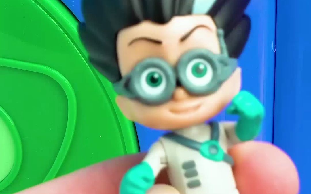 [图]Insane Plot Twist: Romeo Reveals How He Breaks into PJ Masks HQ