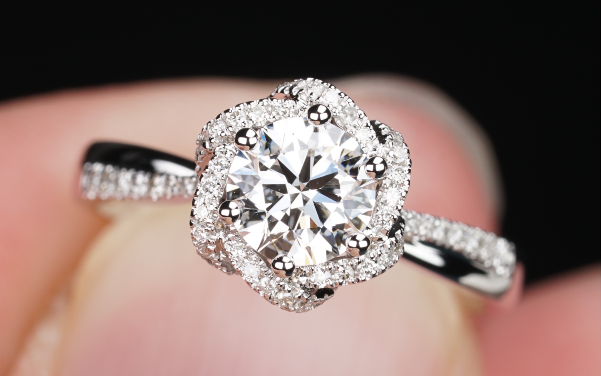 兵哥哥预算17600定制60分"玫瑰花"求婚钻戒