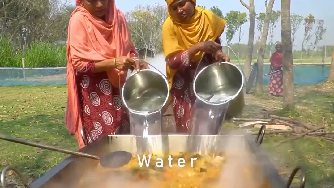 [图]印度恒河大鲶鱼，比猪还大做成美食，换作你敢吃嘛