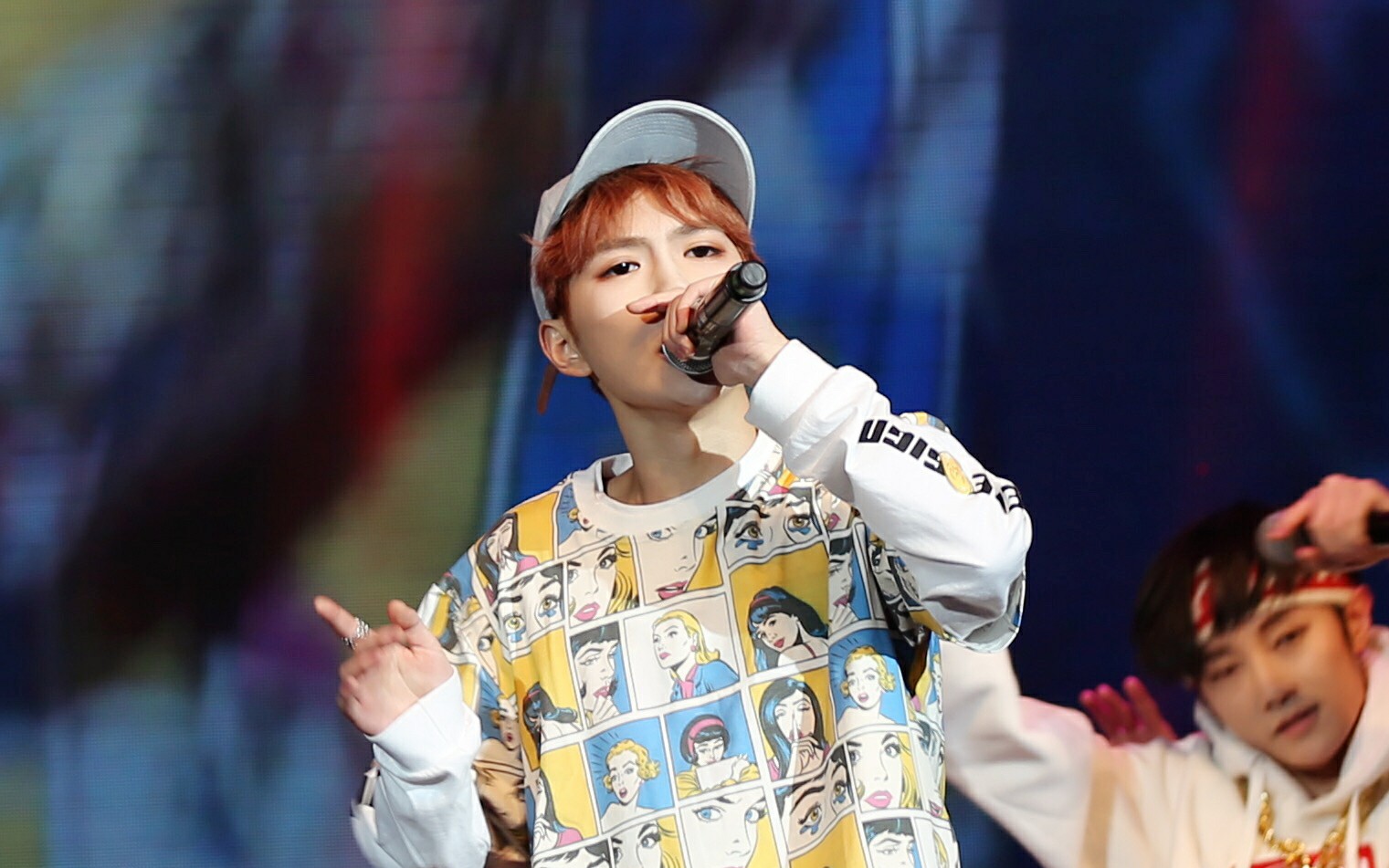 何屹繁swin成都巡演个人solo演唱慢慢