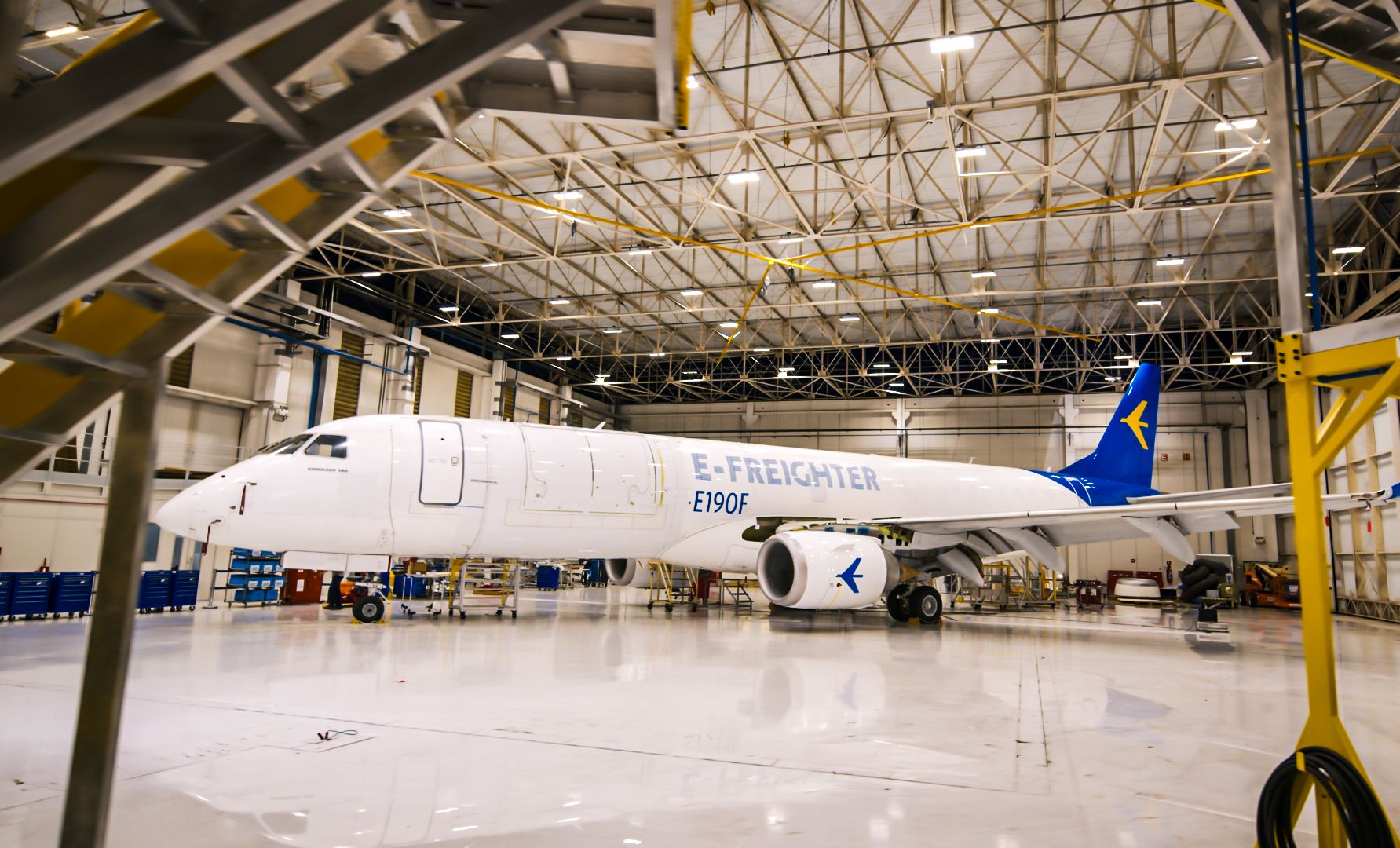 巴航工业首架e190客改货大揭秘!