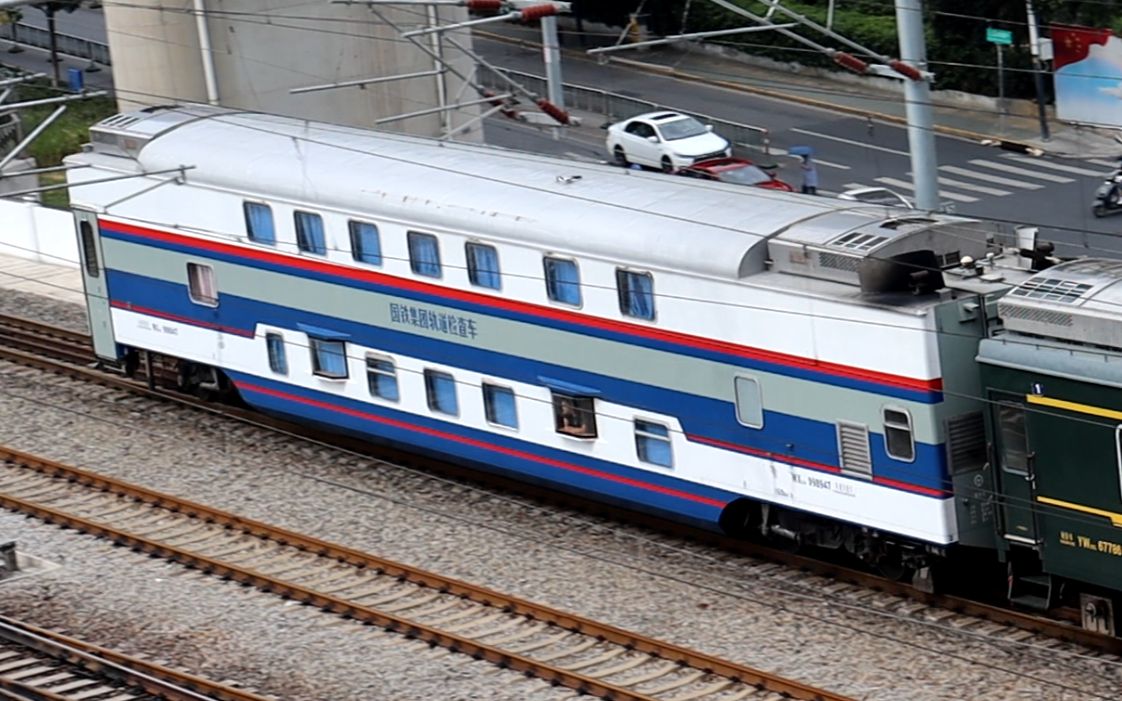 【铁总原色高级双层车】沈沈hxd3d-8020牵引电力客车k515,列尾加挂铁