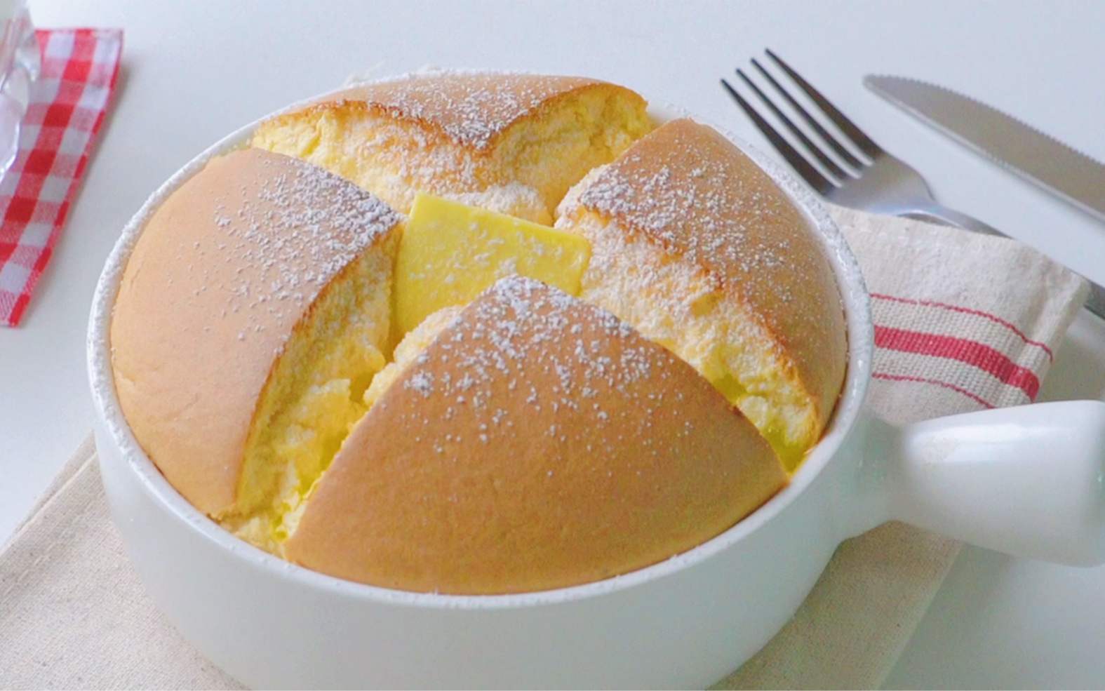 活动作品2个鸡蛋做云朵般柔软的空气舒芙蕾