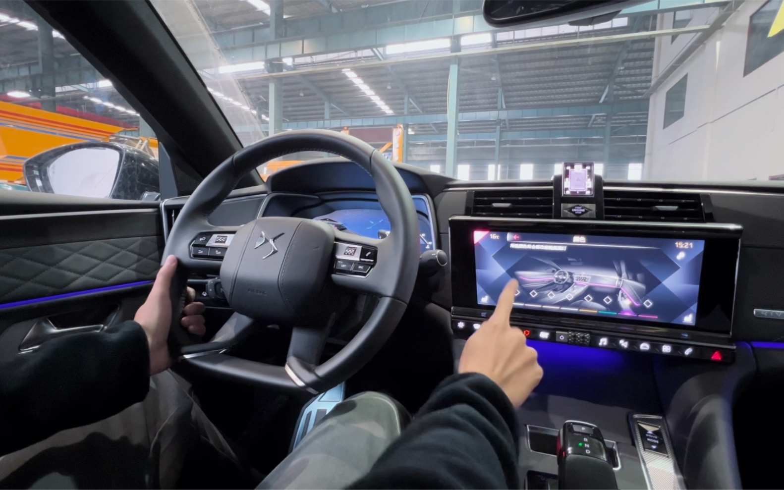 ds9 45thp里沃利版,内饰由克劳迪亚真皮和八色氛围灯配合精湛大师工艺