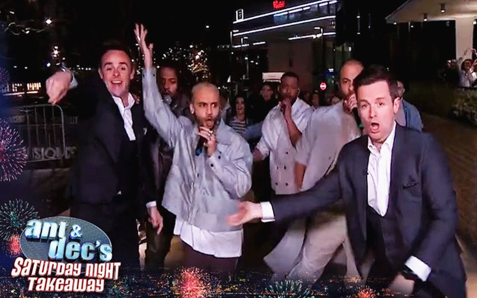 [图]【英国男团】JLS重组最新现场串烧表演 - Saturday Night Takeaway 20