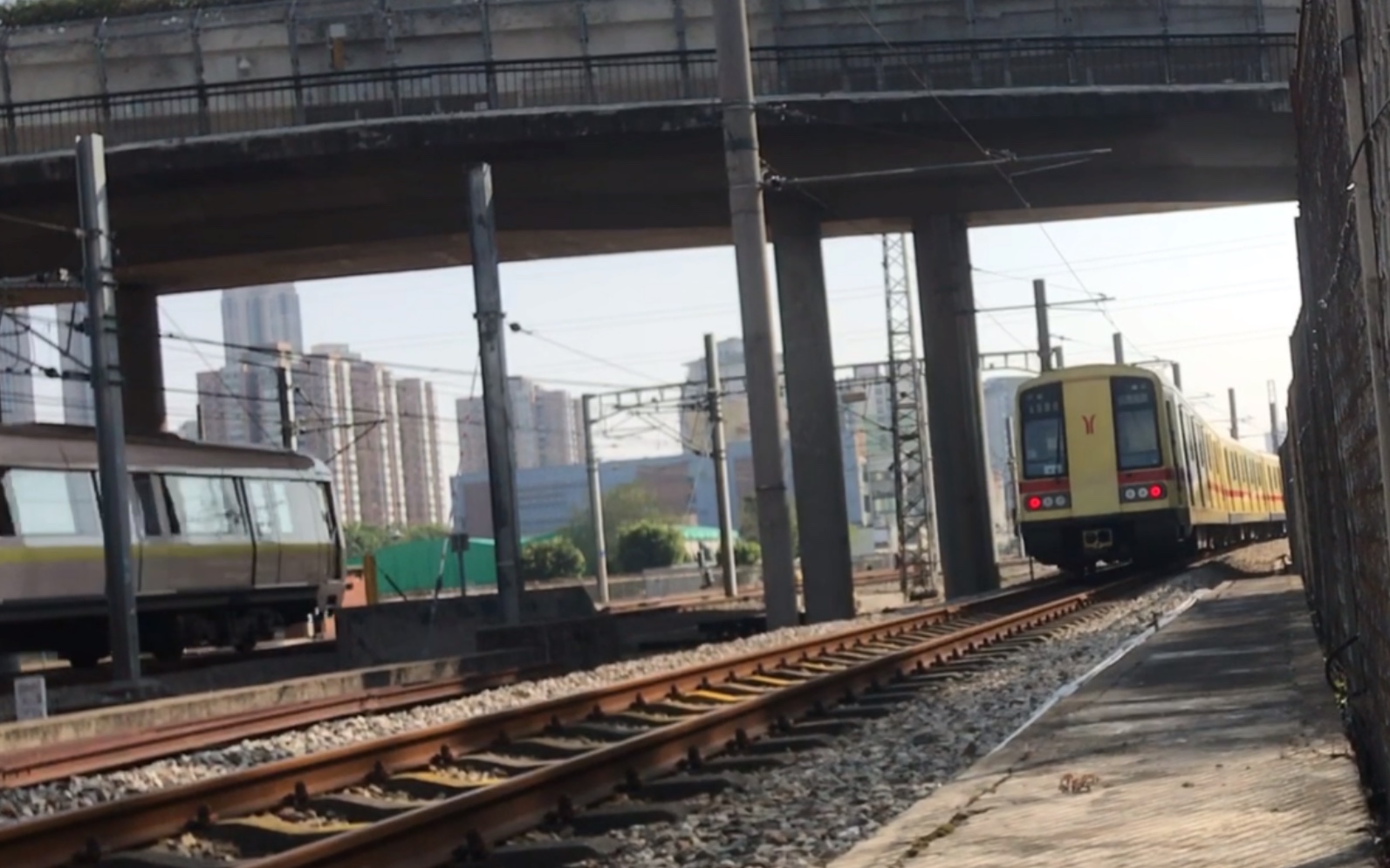 广州地铁一号线大西西朗车辆段调位 bbd坑口出站