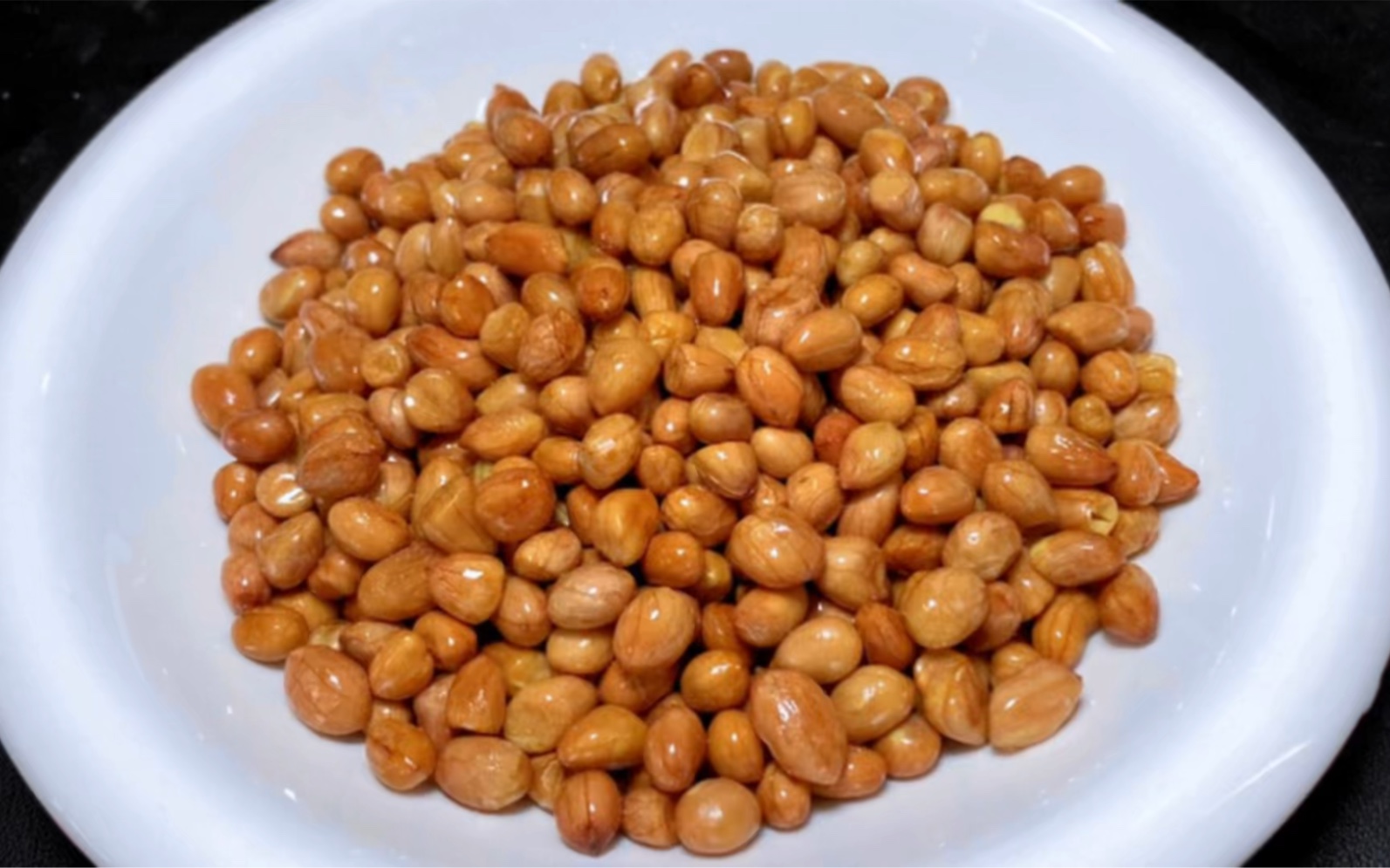 炒花生米时,掌握几个诀窍,花生米酥脆不糊,放半年不回潮不发软