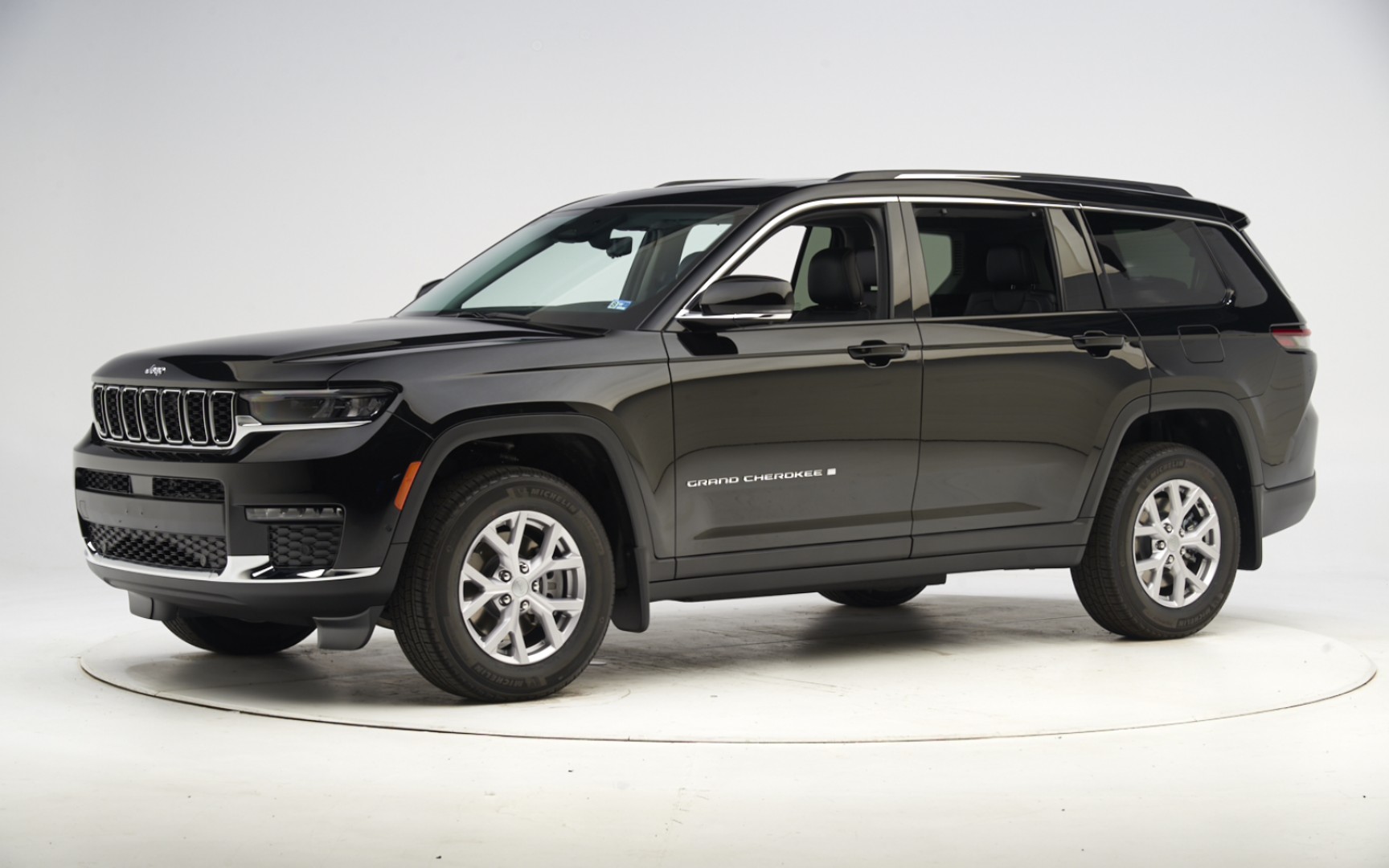 2022 菲亚特 克莱斯勒 吉普大切诺基l 正面40%中等重叠偏置碰撞测试 v