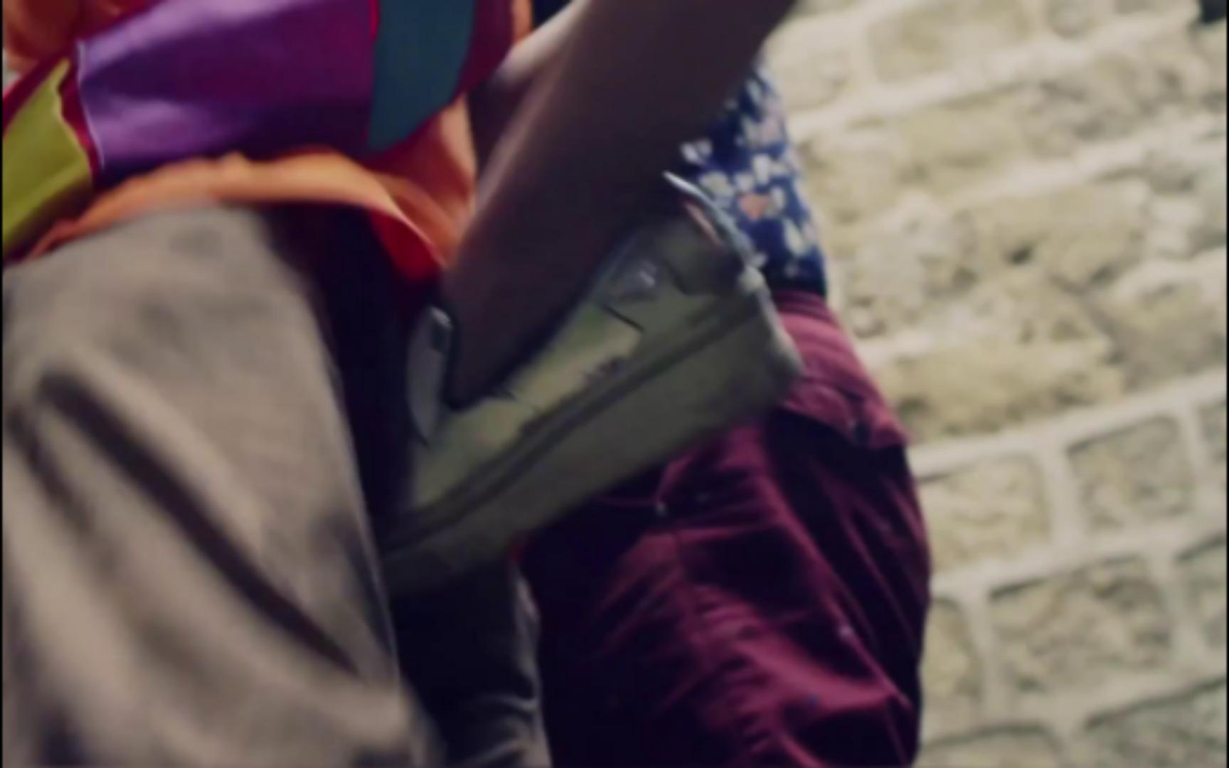 女子踢裆这一脚已经练得例无虚发了