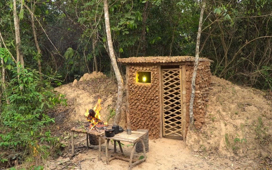 独自进入丛林深处,靠着一手绝活建造庇护所,居住在里面才舒服哔哩哔哩bilibili