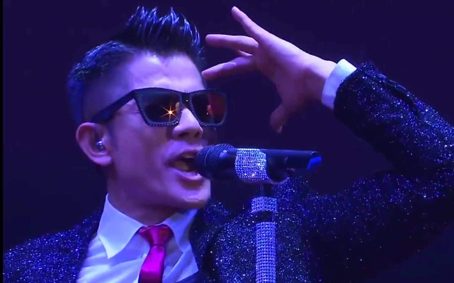 郭富城《梦伴》致敬梅艳芳