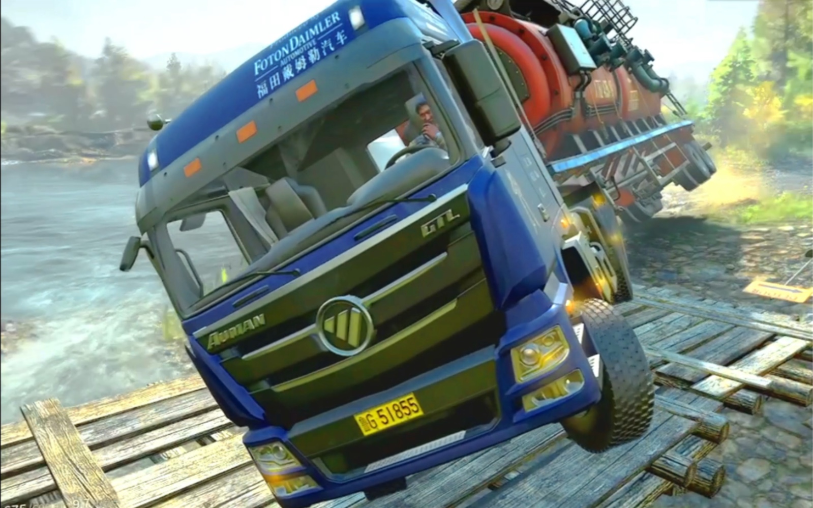 旋转轮胎雪地奔驰 欧曼gtl转弯速度快翻车了