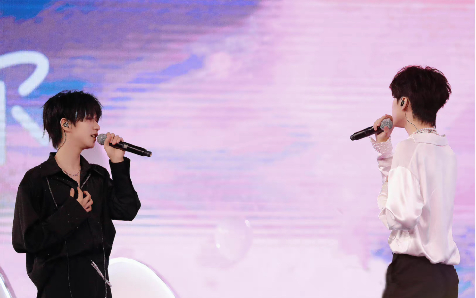 谁会等你三年除非你是严浩翔他是贺峻霖