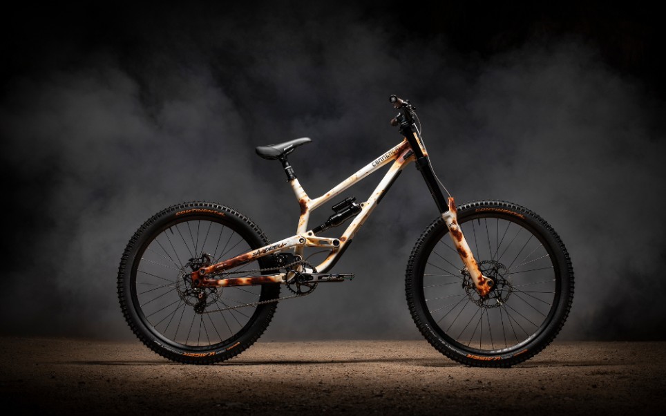commencal 红牛坠山赛车手安德鲁定制涂装#双轮驱动bike furious动作
