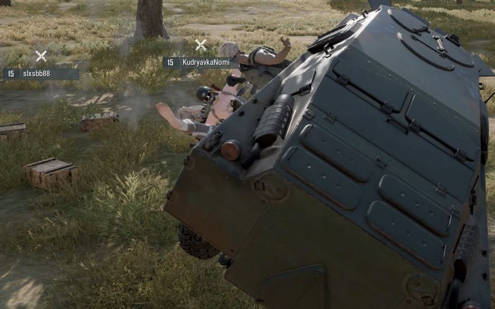 【绝地求生】两栖装甲车翻车四人当场暴毙